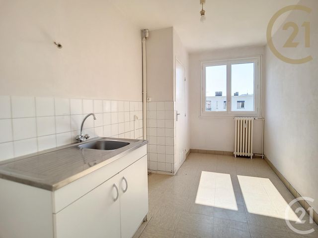 Afficher la photo en grand Appartement F3 à vendre - 3 pièces - 71.47 m2 - BOLBEC - 76 - HAUTE-NORMANDIE - Century 21 Cabinet Mariette