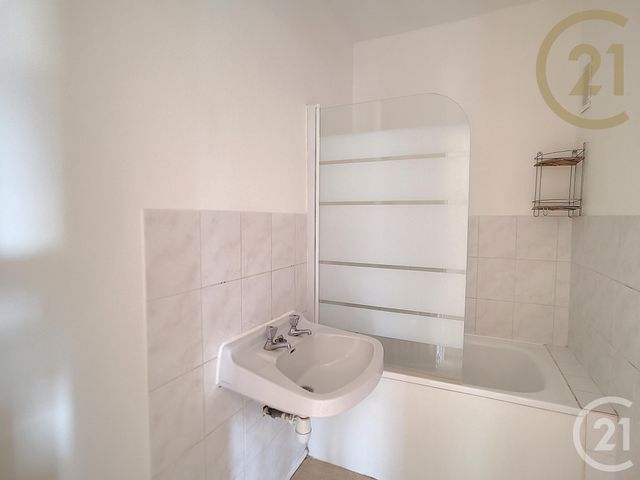 Afficher la photo en grand Appartement F3 à vendre - 3 pièces - 71.47 m2 - BOLBEC - 76 - HAUTE-NORMANDIE - Century 21 Cabinet Mariette